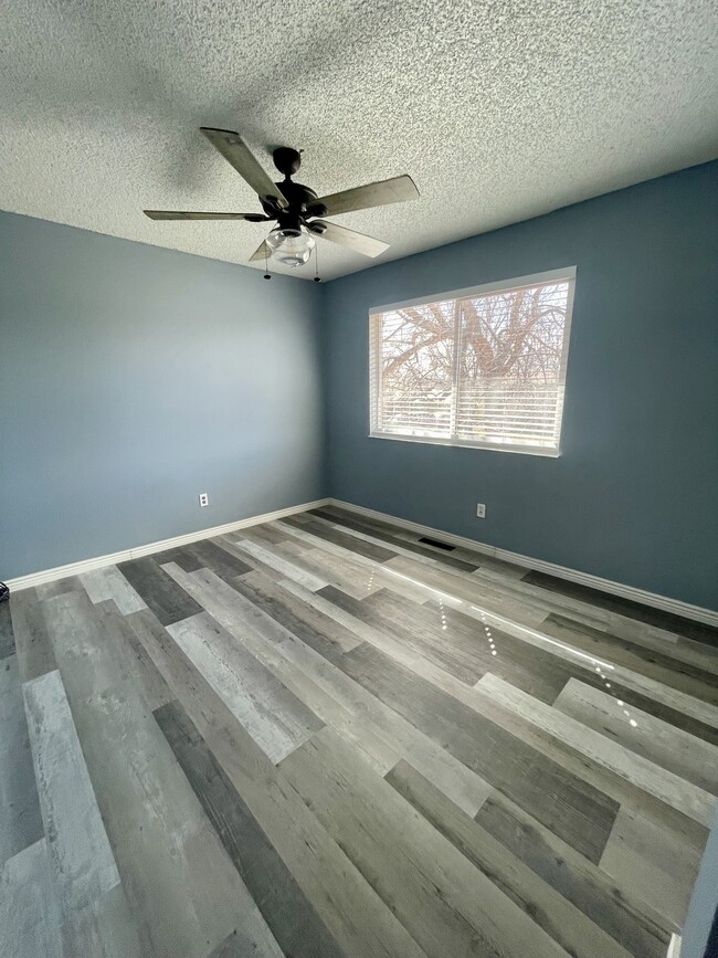 1745 Nueva Vista Dr, Unit Top Floor Apartment in Denver, CO - Building Photo - Building Photo