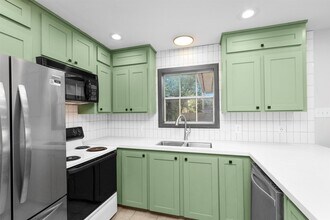 420 Foster St in Tomball, TX - Building Photo - Building Photo