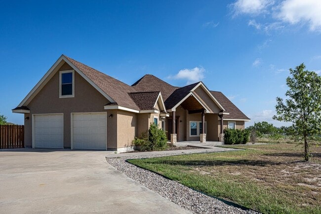 136 Dos Caballos in Del Rio, TX - Building Photo - Building Photo