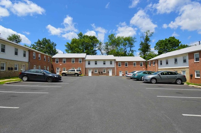 Laurelton Ridge Apartments in Baltimore, MD - Building Photo - Building Photo