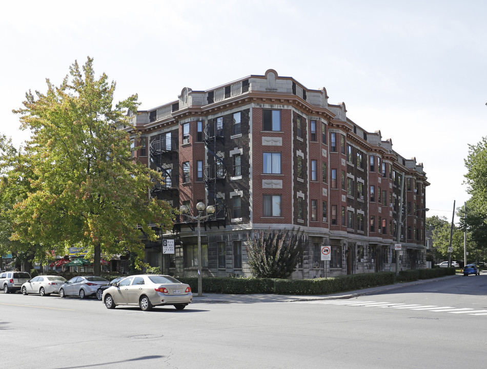 6105 W Sherbrooke O in Montréal, QC - Building Photo