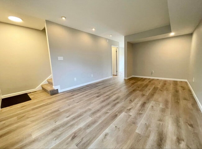 1046 Merrimar Cir N, Unit I in Columbus, OH - Building Photo - Building Photo