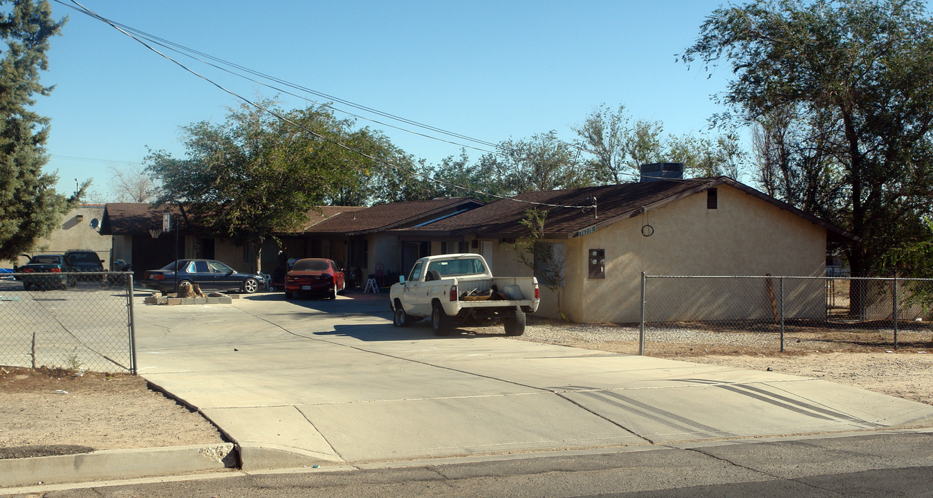 16210 Orange St in Hesperia, CA - Building Photo