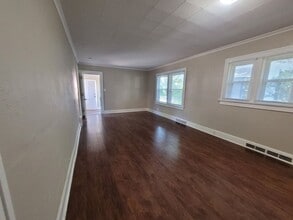 2327 Amherst St in Des Moines, IA - Building Photo - Building Photo