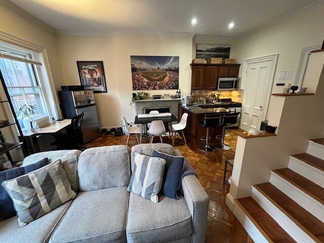 247 Beacon St, Unit 6 in Boston, MA - Building Photo - Building Photo