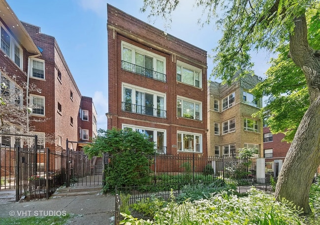 property at 7619 N Bosworth Ave