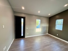 340 S Lincoln St in Burbank, CA - Building Photo - Building Photo