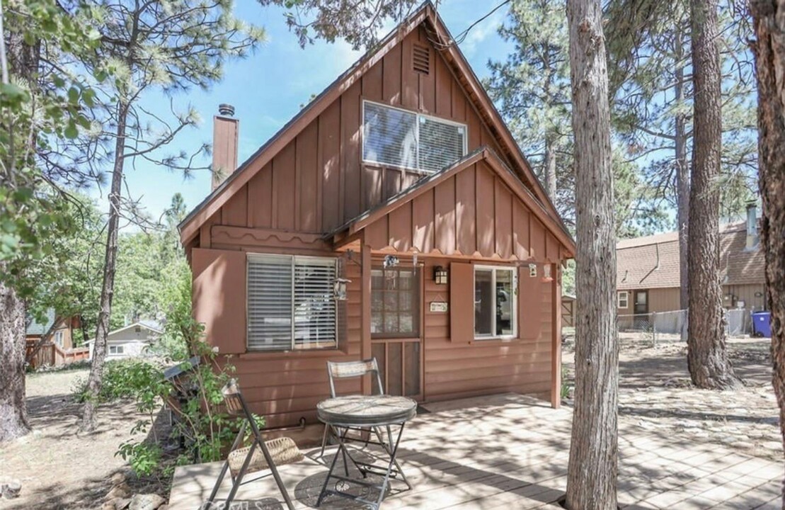 415 Imperial Ave in Sugarloaf, CA - Building Photo