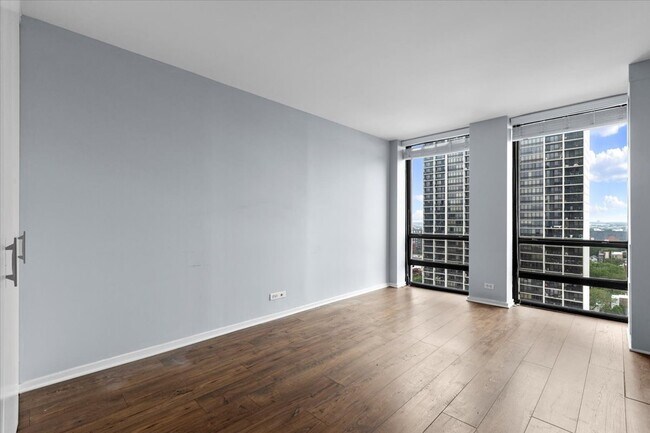 1660 N La Salle Dr, Unit 1608 in Chicago, IL - Building Photo - Building Photo