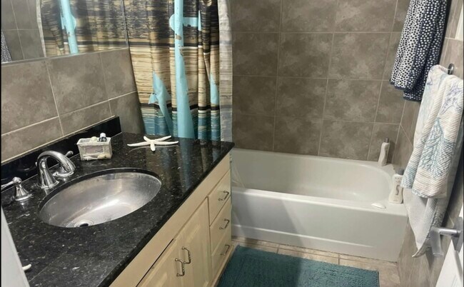 2408 NE 135th St in North Miami, FL - Building Photo - Building Photo