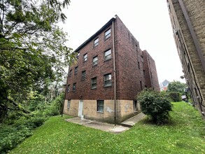 2251 Brownsville Rd in Pittsburgh, PA - Building Photo - Building Photo