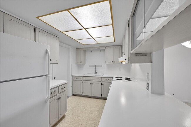 2624 NE 32nd St in Fort Lauderdale, FL - Building Photo - Building Photo