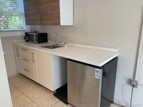 1512 SW 10th St-Unit -2 in Miami, FL - Building Photo - Building Photo