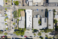 7050 Alabama Ave in Canoga Park, CA - Foto de edificio - Building Photo