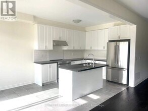270 Silk Twist Dr in East Gwillimbury, ON - Building Photo - Building Photo