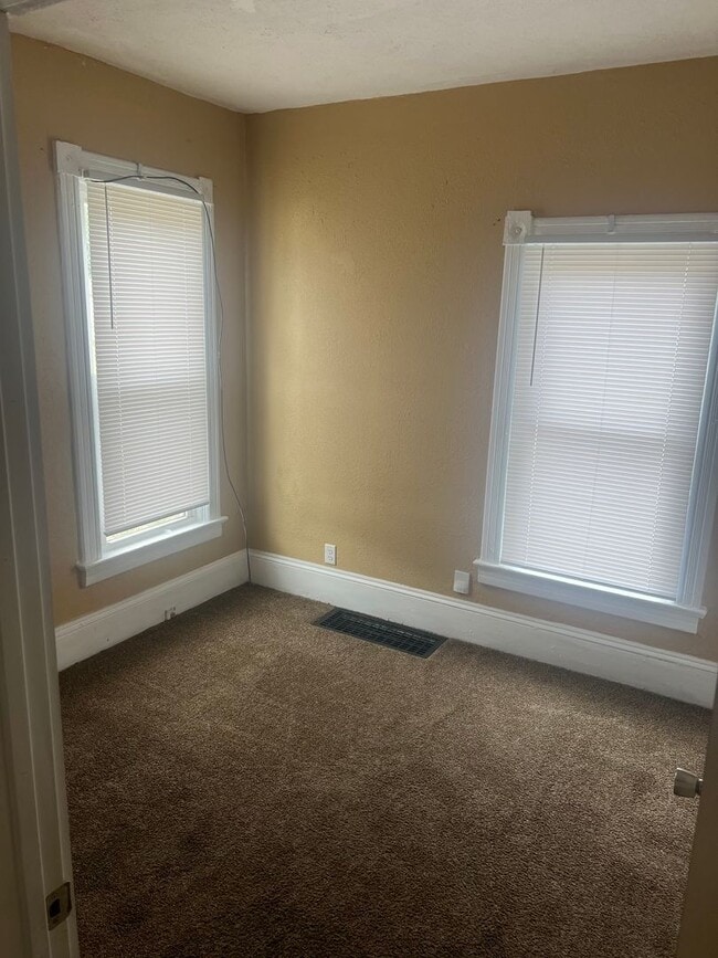 1303 E Jackson St in Springfield, IL - Building Photo - Building Photo