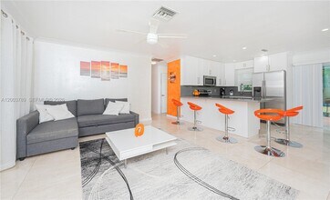 906 NE 6th St in Hallandale Beach, FL - Building Photo - Building Photo