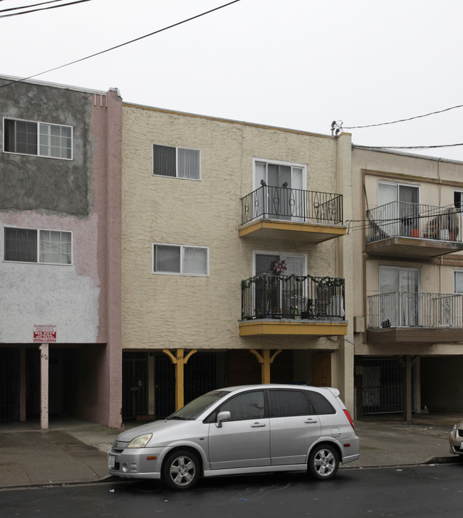 670 Sylvan St in Daly City, CA - Building Photo - Building Photo