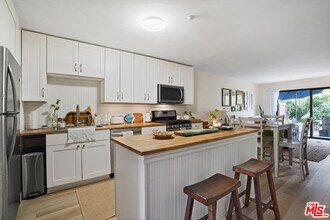 6472 Cavalleri Rd in Malibu, CA - Building Photo - Building Photo