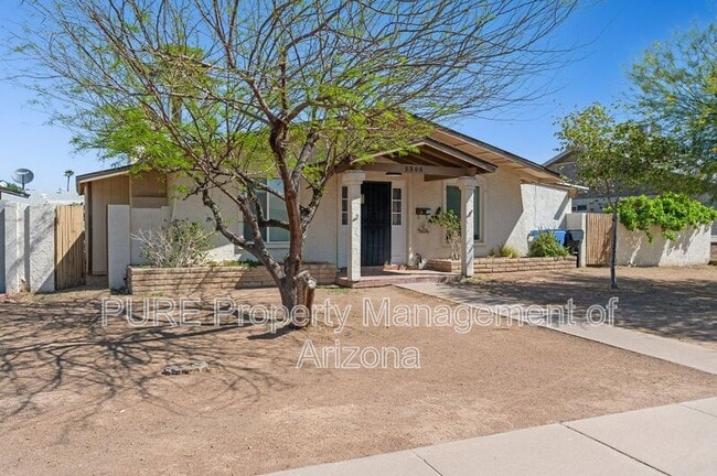 property at 2306 W Laurel Ln