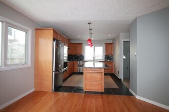 1724-1755 55 St NW in Edmonton, AB - Building Photo - Building Photo