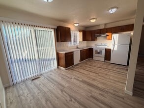 1322 N Baker Ave in East Wenatchee, WA - Building Photo - Building Photo