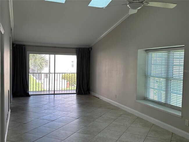 230 Sun Vista Ct N in Treasure Island, FL - Building Photo - Building Photo