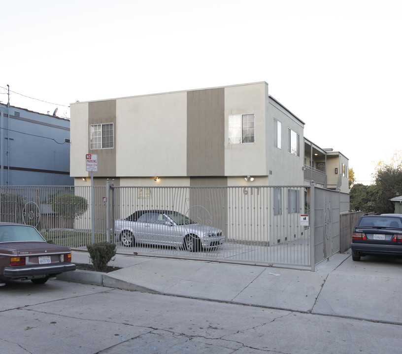 617 Maltman Ave in Los Angeles, CA - Building Photo