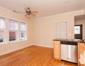 3244 N Clifton Ave, Unit W3 in Chicago, IL - Foto de edificio - Building Photo