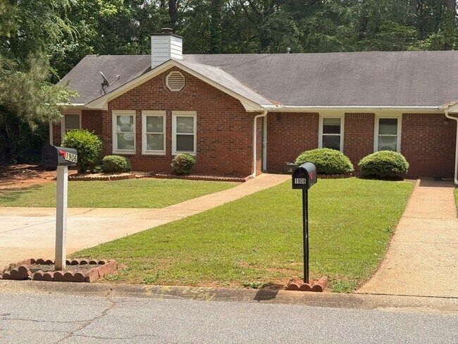 property at 1906 Patterson Cir