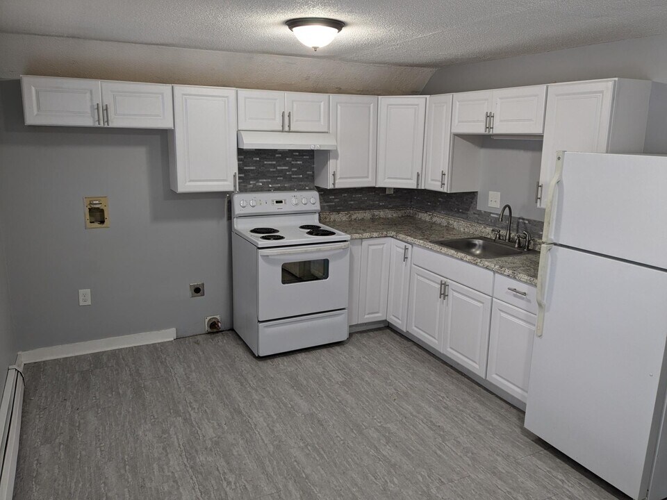 180 NorthBranch St, Unit B in Woodford, VT - Foto de edificio