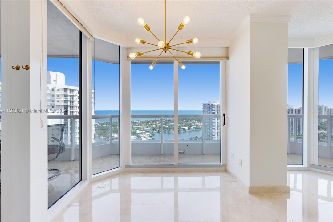 21055 Yacht Club Dr, Unit #2910 in Aventura, FL - Building Photo