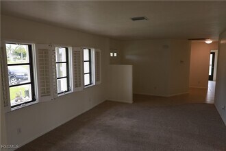 2106 SW 51st St in Cape Coral, FL - Foto de edificio - Building Photo