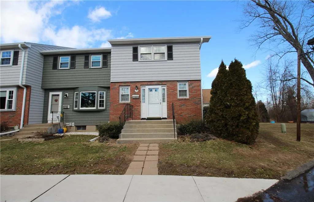 41 Town House Ln in Wethersfield, CT - Building Photo