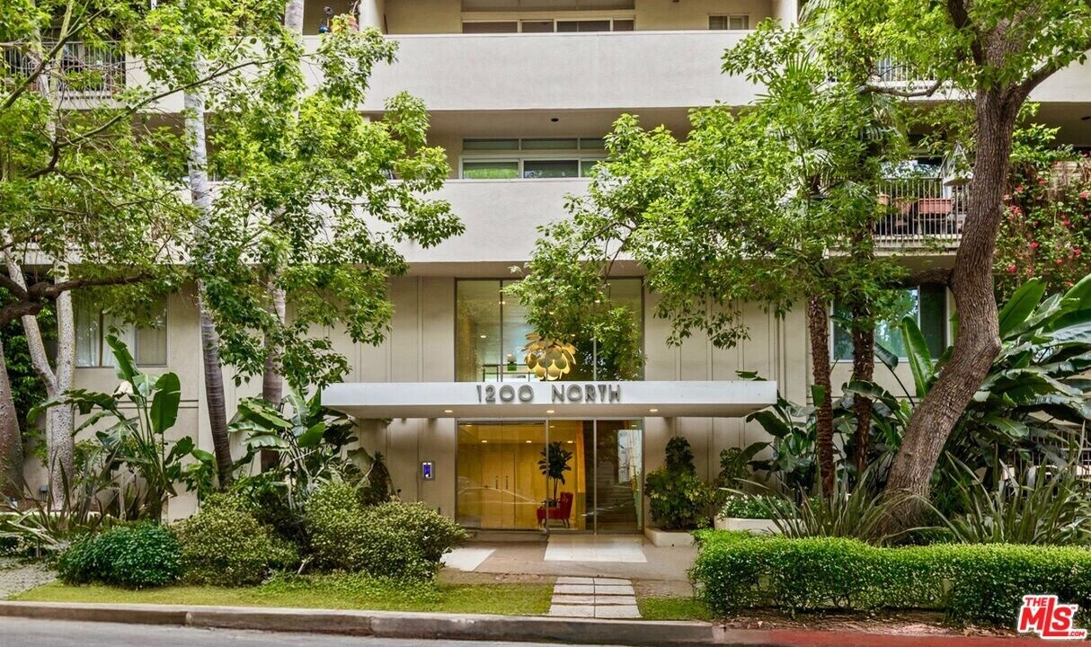 1200 Flores St in West Hollywood, CA - Building Photo