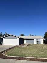 2701 S Fontana Ct in Visalia, CA - Building Photo