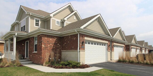 HIGHPOINT Countryside Townhomes in La Grange Highlands, IL - Building Photo - Building Photo