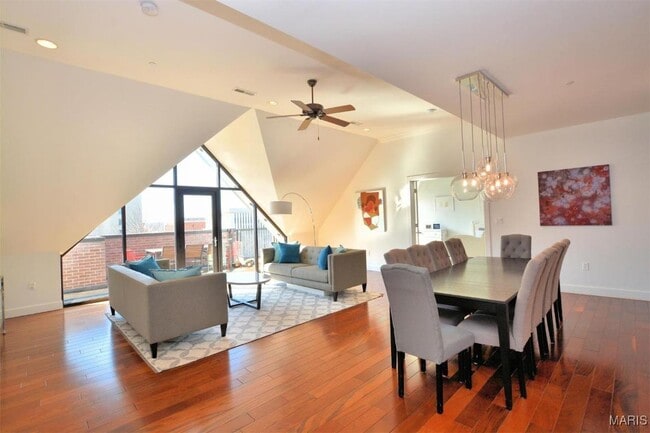 6451 Clayton in Clayton, MO - Building Photo - Building Photo