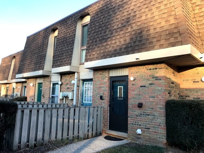 property at 7425 Countrybrook Dr