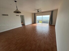 1880 S Treasure Dr, Unit 1B in North Bay Village, FL - Building Photo
