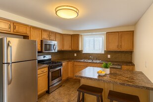 28 Poinciana Pkwy in Cheektowaga, NY - Building Photo