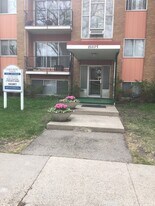 Ferncrest Manor in Edmonton, AB - Building Photo