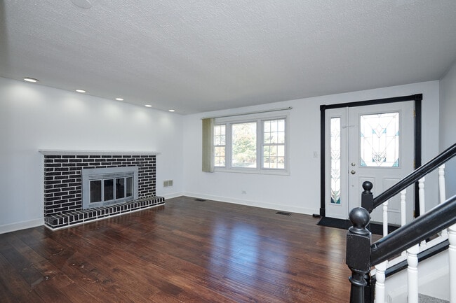 1613 Hartmann Dr in Schaumburg, IL - Building Photo - Building Photo