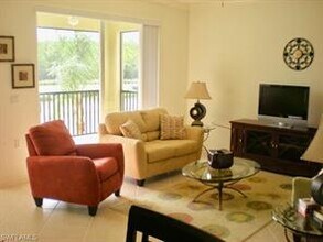 10295 Heritage Bay Blvd-Unit -927 in Naples, FL - Foto de edificio - Building Photo