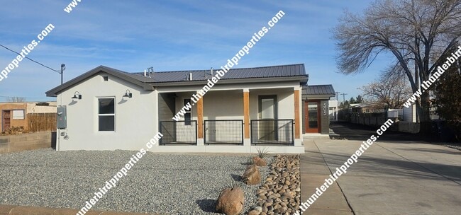 property at 505 Los Arboles Ave NW