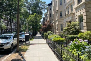 25 Queensberry St in Boston, MA - Building Photo