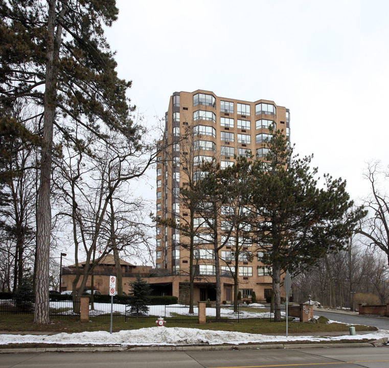 Hallmark Place in Brampton, ON - Building Photo