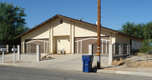 38515 Larkin Ave in Palmdale, CA - Building Photo - Building Photo