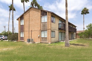 Peak Bay Apartments & Condos in Laguna Vista, TX - Building Photo