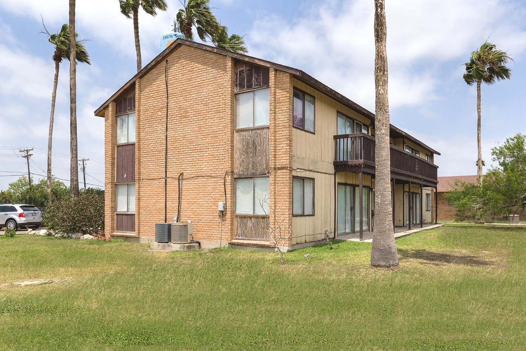 Peak Bay Apartments & Condos in Laguna Vista, TX - Foto de edificio